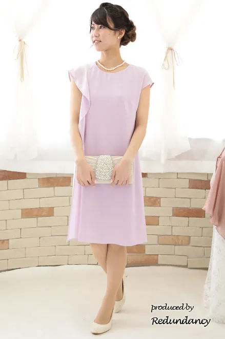 ベージュのパールとビジュー付きバッグ