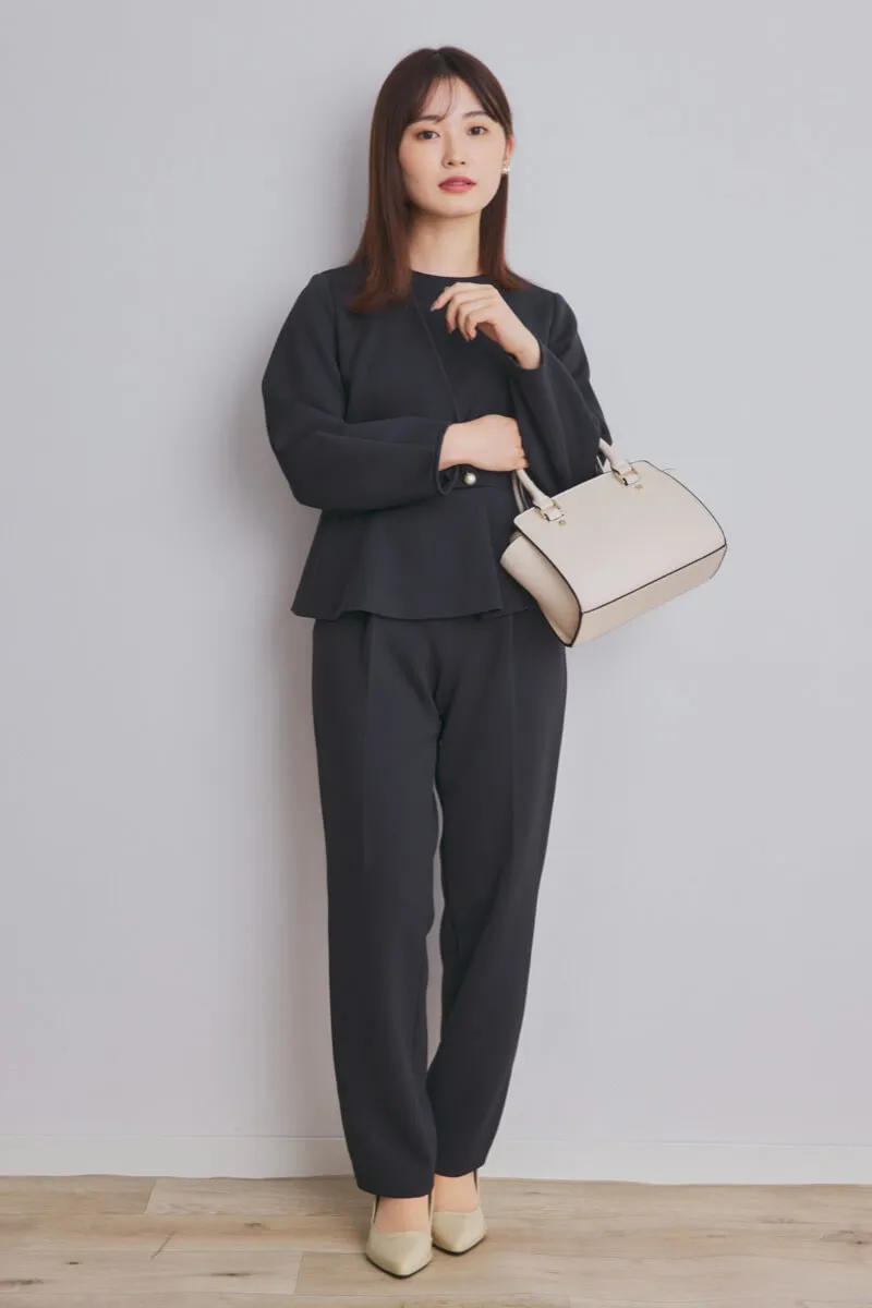 ブラックのパール付ペプラムパンツセレモニースーツセット