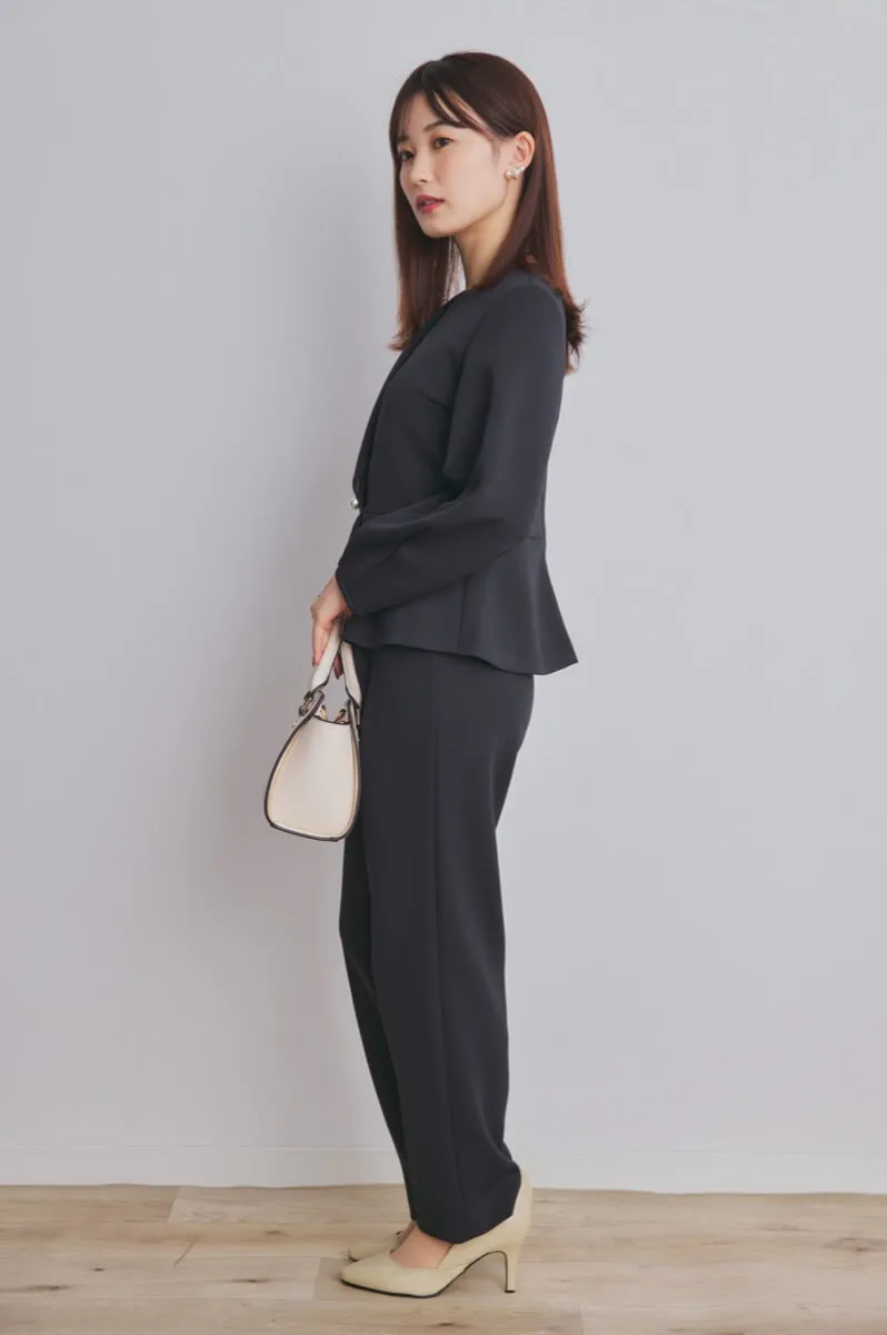 ブラックのパール付ペプラムパンツセレモニースーツセット