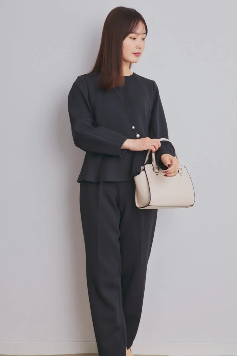 ブラックのパール付ペプラムパンツセレモニースーツセット