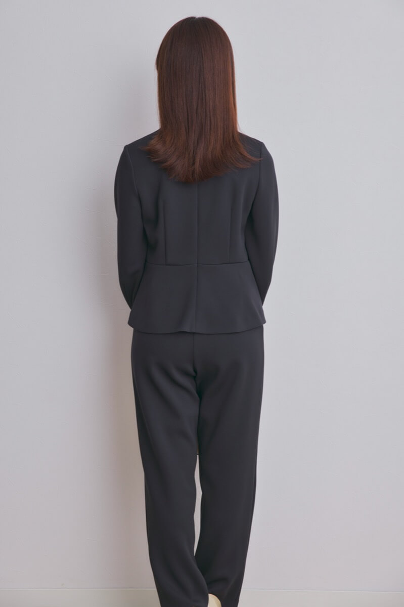 ブラックのパール付ペプラムパンツセレモニースーツセット