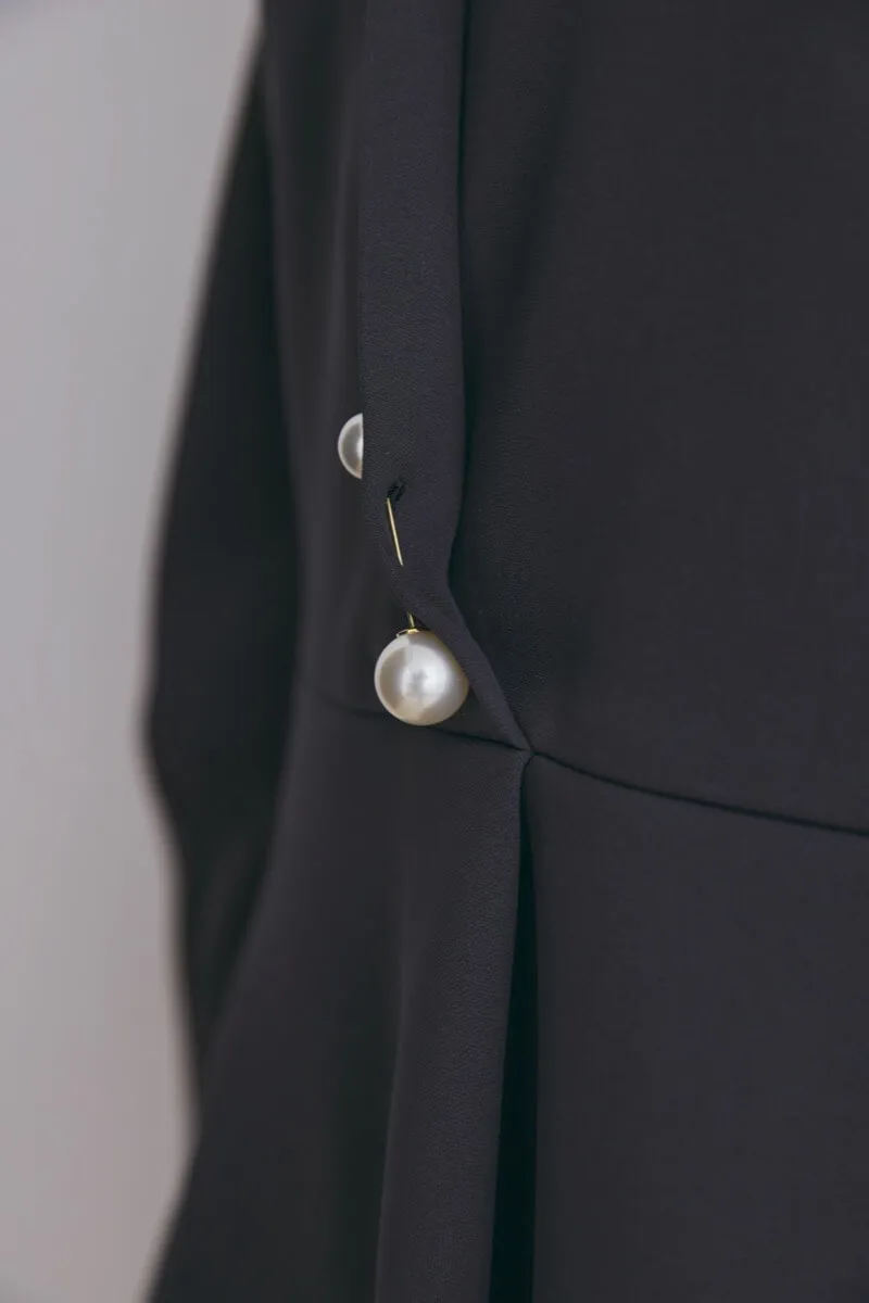 ブラックのパール付ペプラムパンツセレモニースーツセット