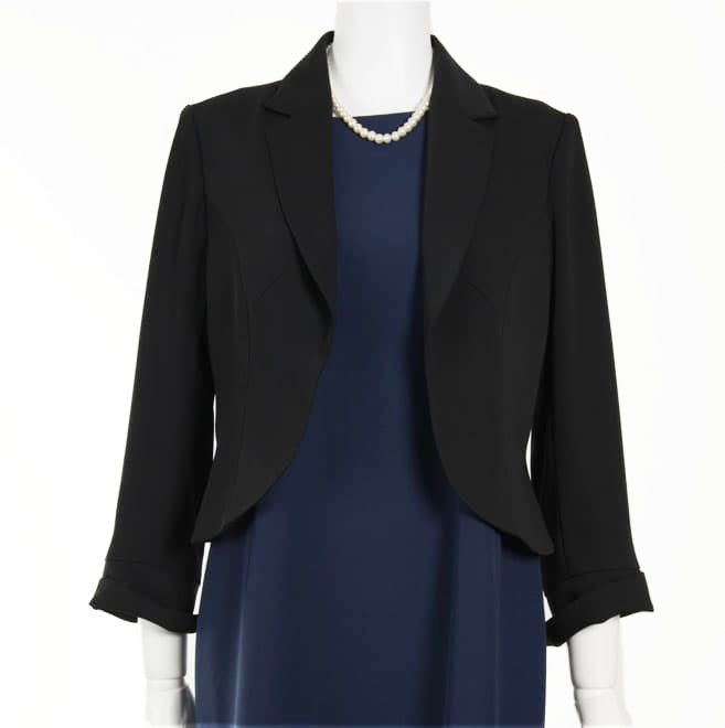 ブラックの襟付き七分袖ボレロ