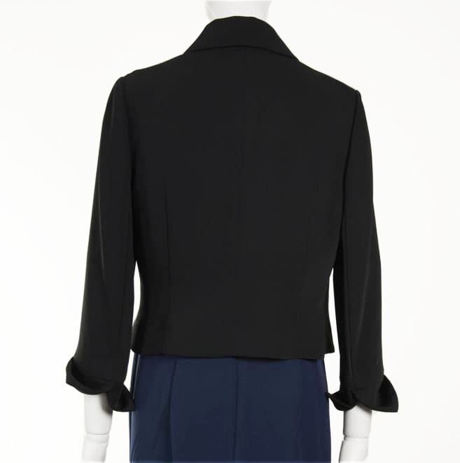 ブラックの襟付き七分袖ボレロ