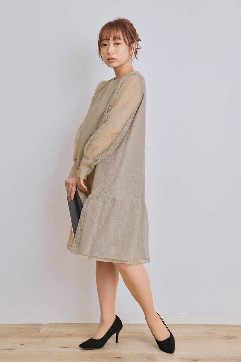 ベージュのメロンチュールショートドレス