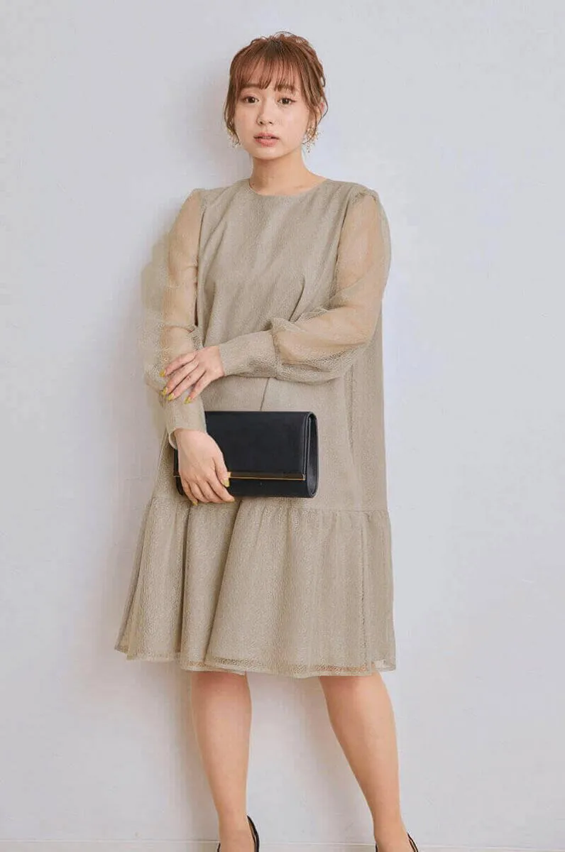 ベージュのメロンチュールショートドレス