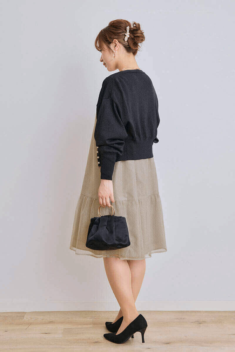 ベージュのメロンチュールショートドレス