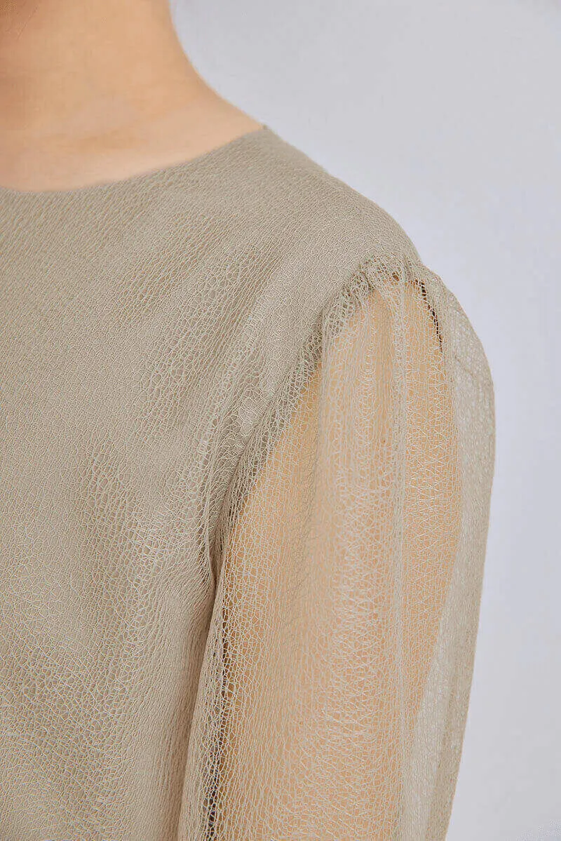 ベージュのメロンチュールショートドレス