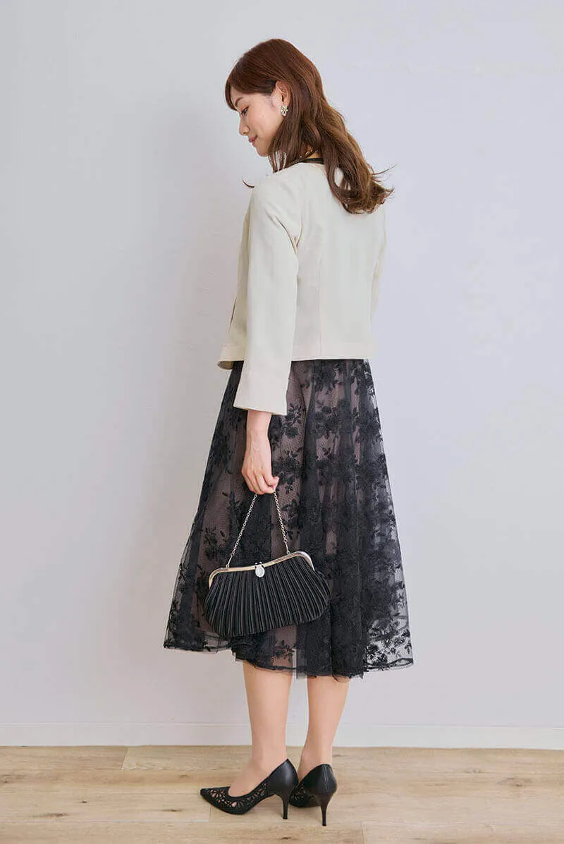 ブラックの総花柄刺繍レース五分袖ドレス