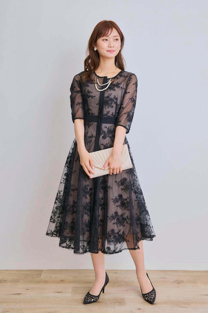 ブラックの総花柄刺繍レース五分袖ドレス