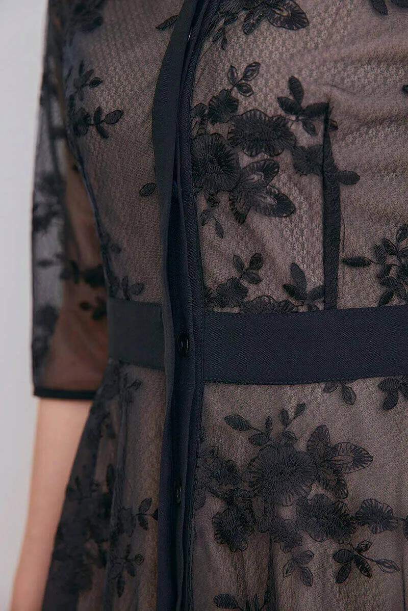 ブラックの総花柄刺繍レース五分袖ドレス