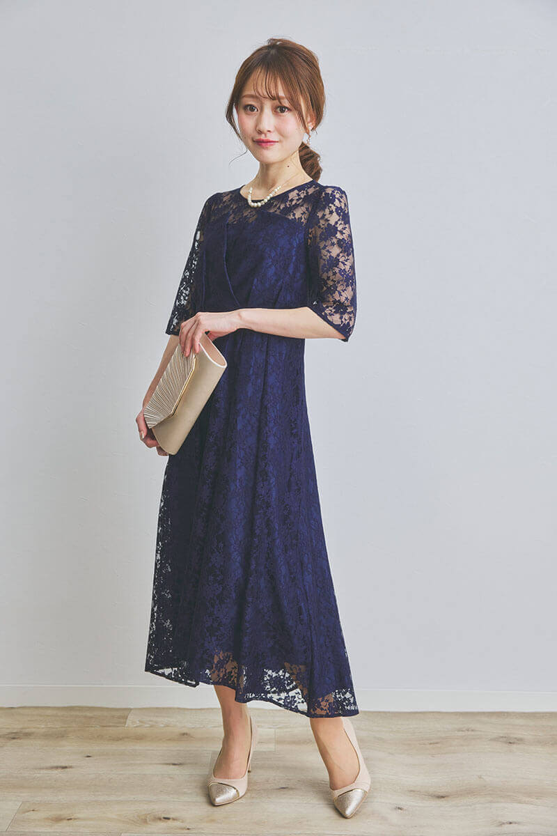 ネイビーの総レースフィッシュテールドレス