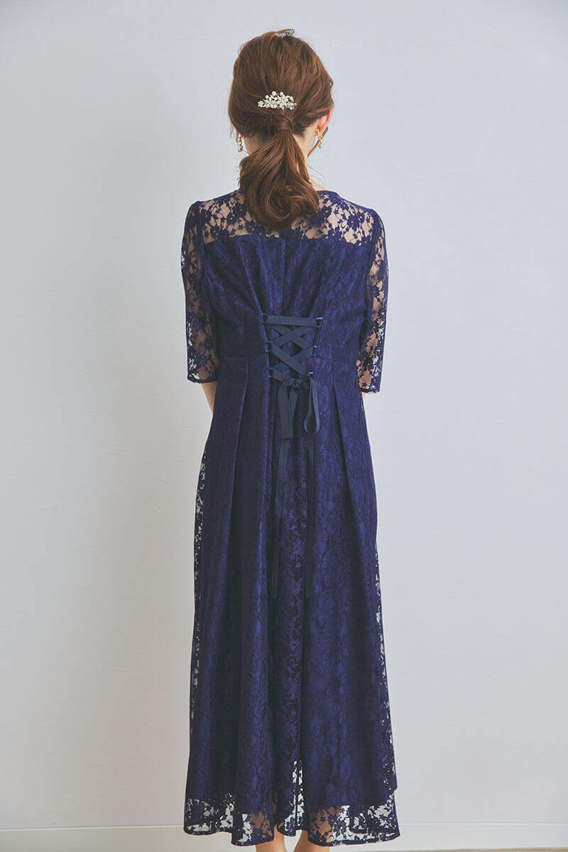 ネイビーの総レースフィッシュテールドレス