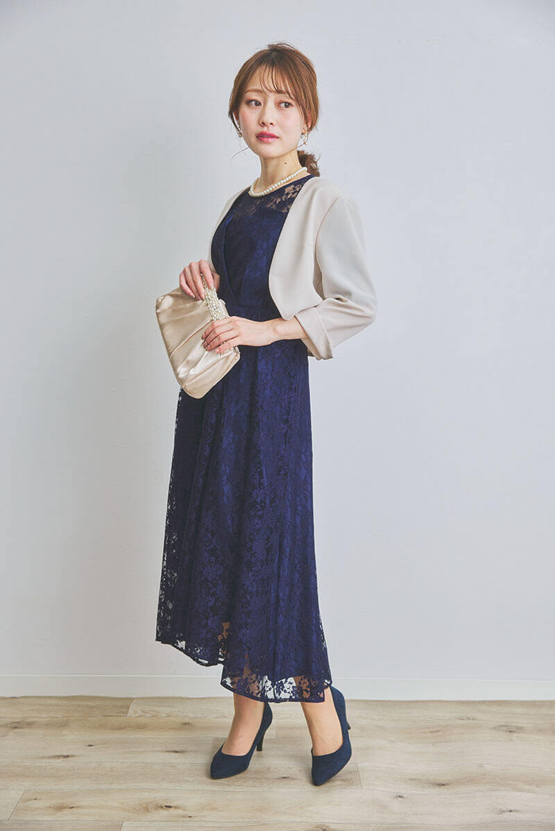 ネイビーの総レースフィッシュテールドレス