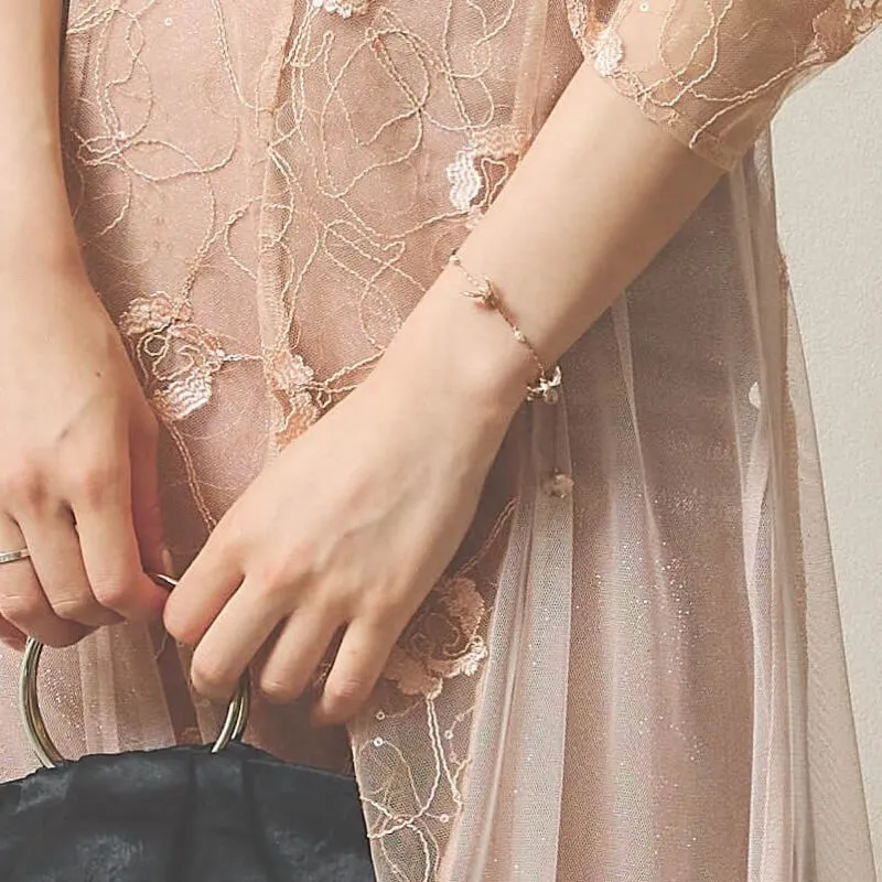 ピンクゴールドのメタルフラワーブレスレット