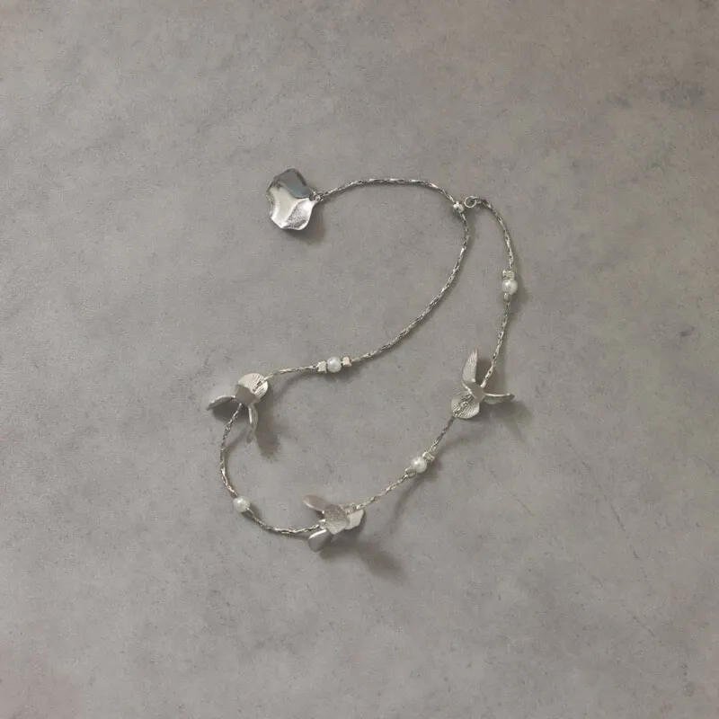 シルバーのメタルフラワーブレスレット