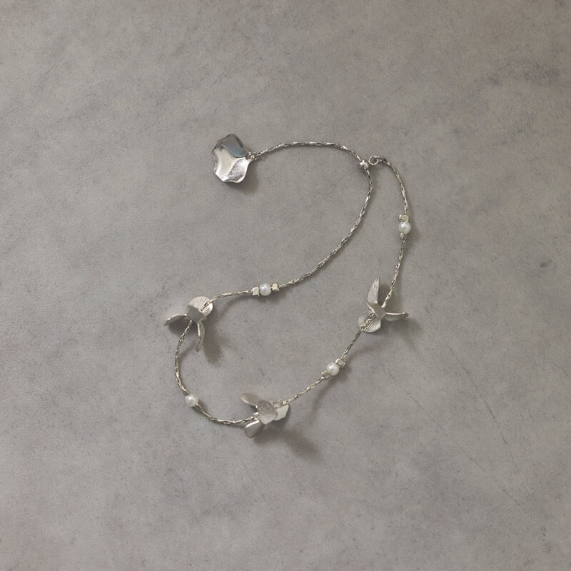 シルバーのメタルフラワーブレスレット