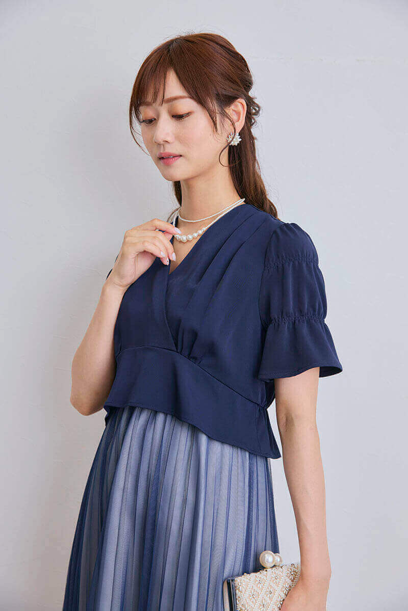 ネイビーのカシュクールデザインドレス