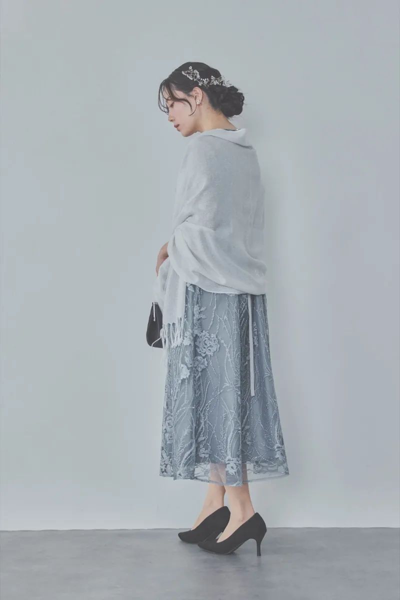 ブルーグレーのエンブロイダリーチュールドレス