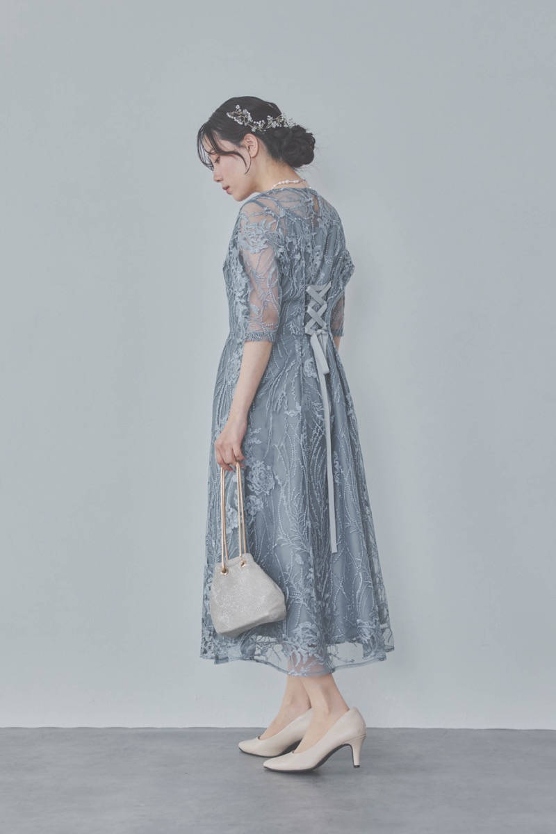 ブルーグレーのエンブロイダリーチュールドレス