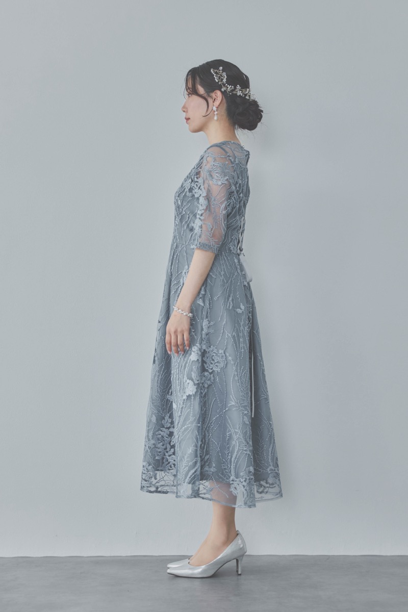 ブルーグレーのエンブロイダリーチュールドレス