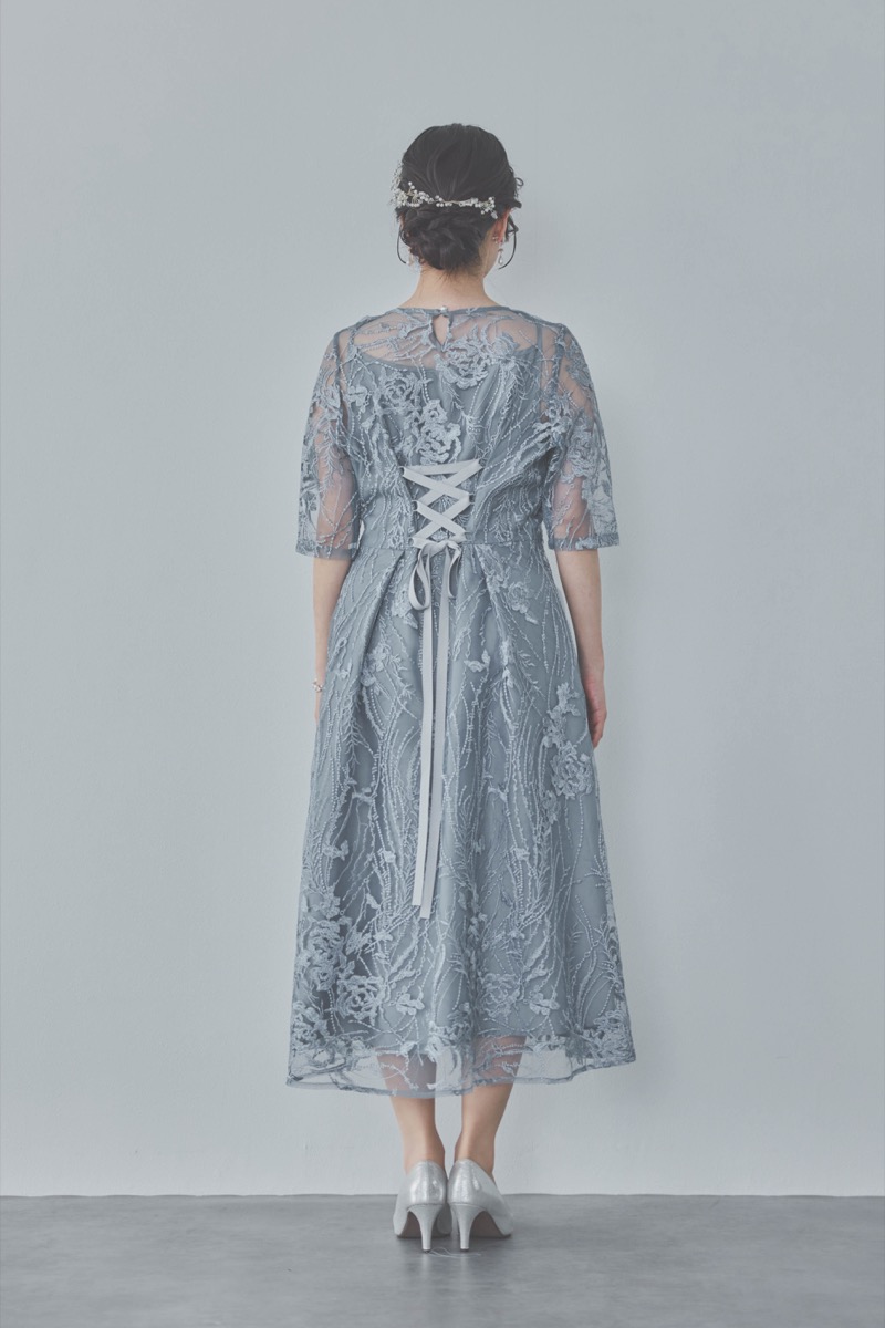 ブルーグレーのエンブロイダリーチュールドレス