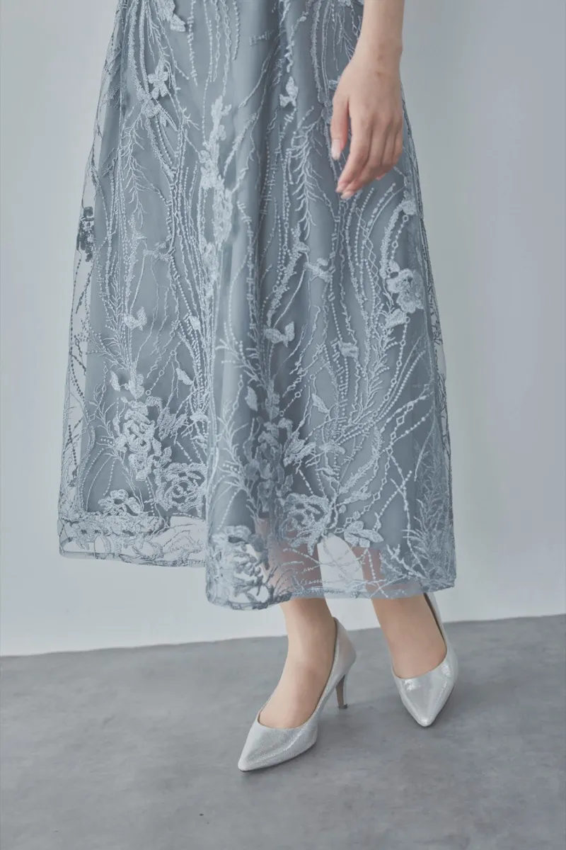 ブルーグレーのエンブロイダリーチュールドレス