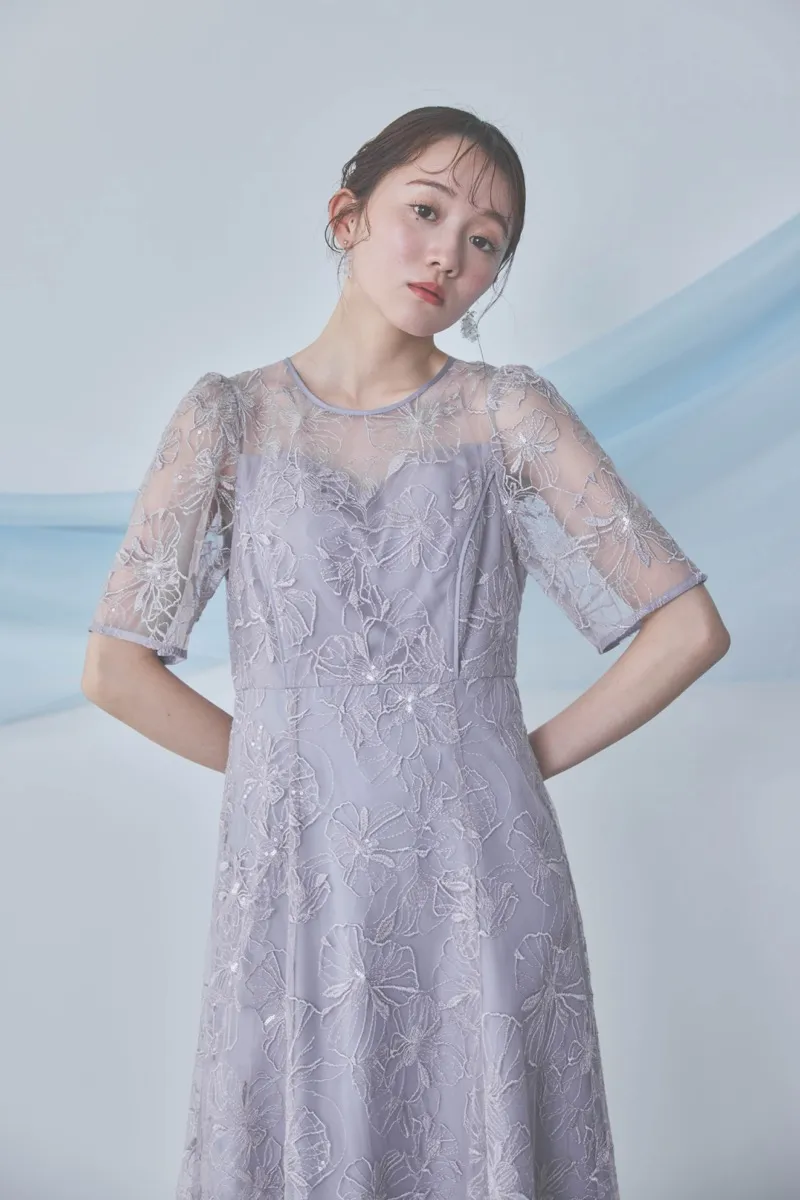 ラベンダーのビオラモチーフ刺繍ドレス
