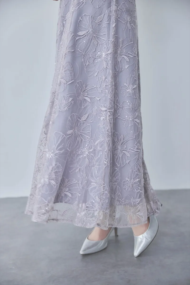 ラベンダーのビオラモチーフ刺繍ドレス