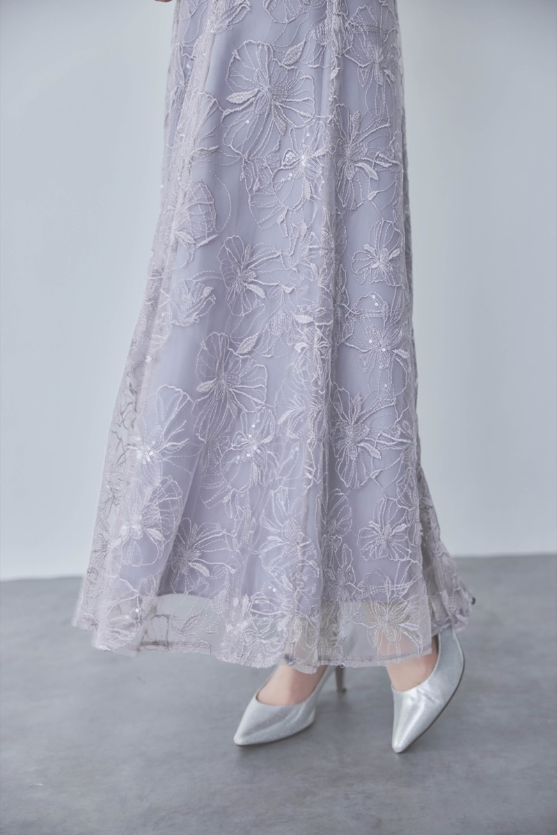 ラベンダーのビオラモチーフ刺繍ドレス