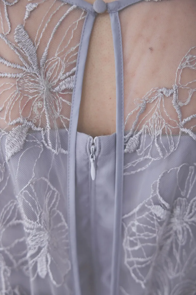 ラベンダーのビオラモチーフ刺繍ドレス