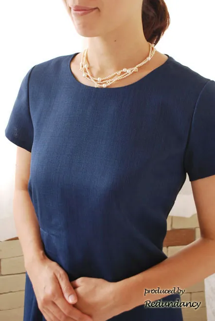 ネイビーのフレアーワンピース