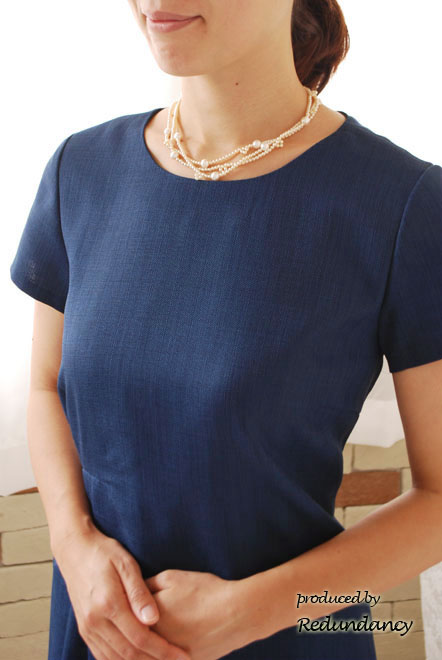 ネイビーのフレアーワンピース