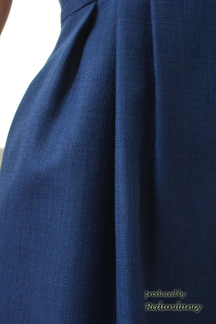 ネイビーのフレアーワンピース