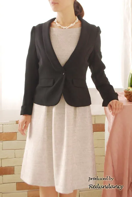 ライトベージュのジャガードウエストリボン付ワンピース