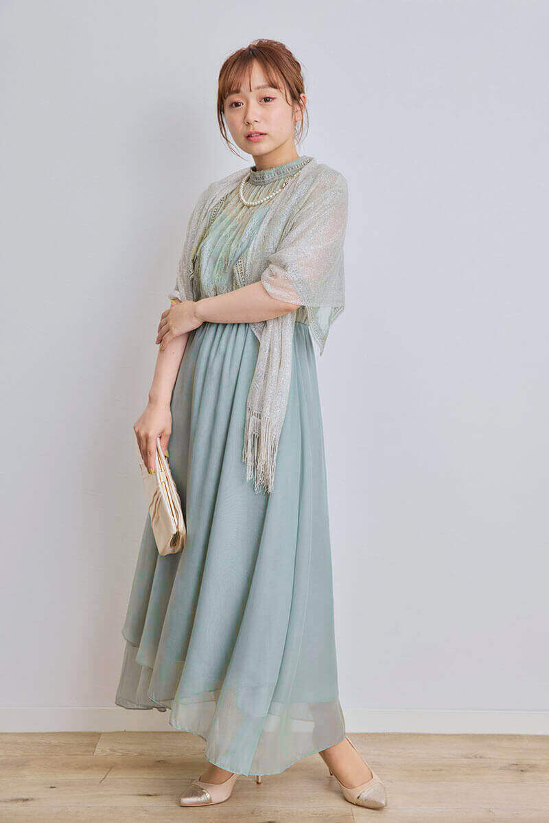 ライトグリーンのハンカチスリーブシフォンドレス