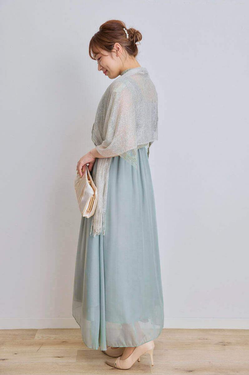 ライトグリーンのハンカチスリーブシフォンドレス