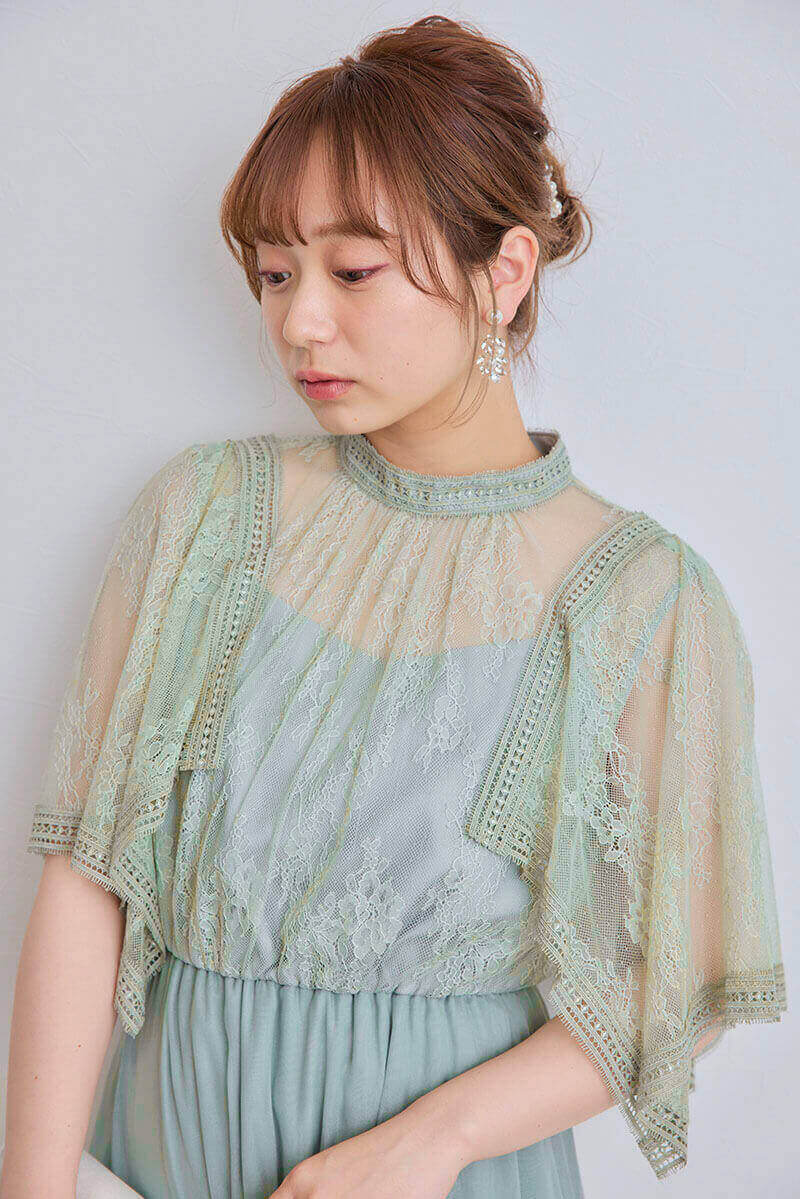 ライトグリーンのハンカチスリーブシフォンドレス