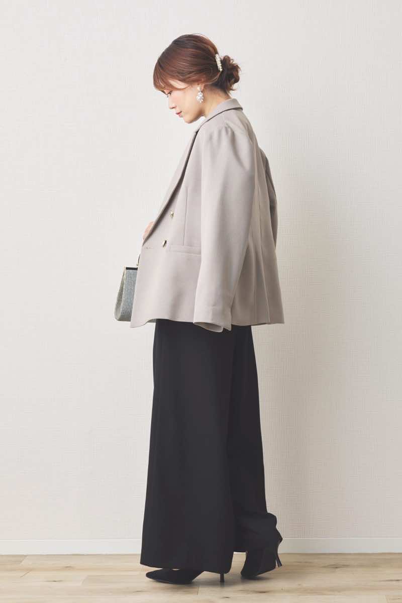 ブラックのスタンドネックセットアップパンツドレス