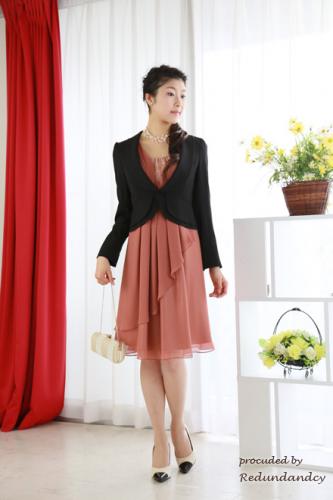 ブラックのジャケット風長袖ボレロ