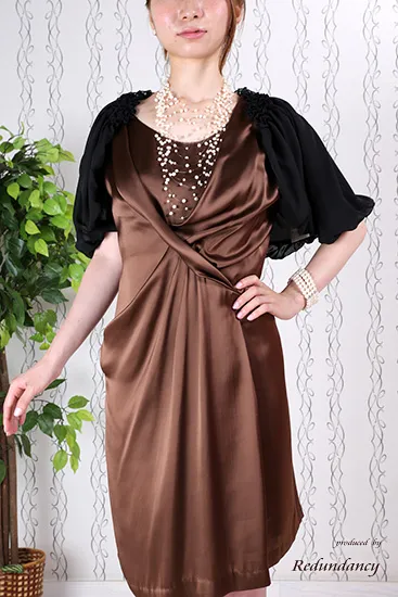 ホワイトパールのワイヤーロングネックレス