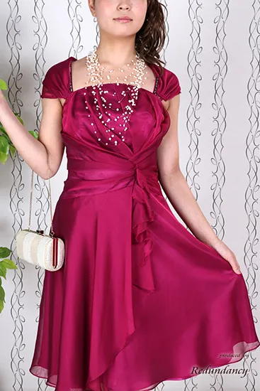 ホワイトパールのワイヤーロングネックレス