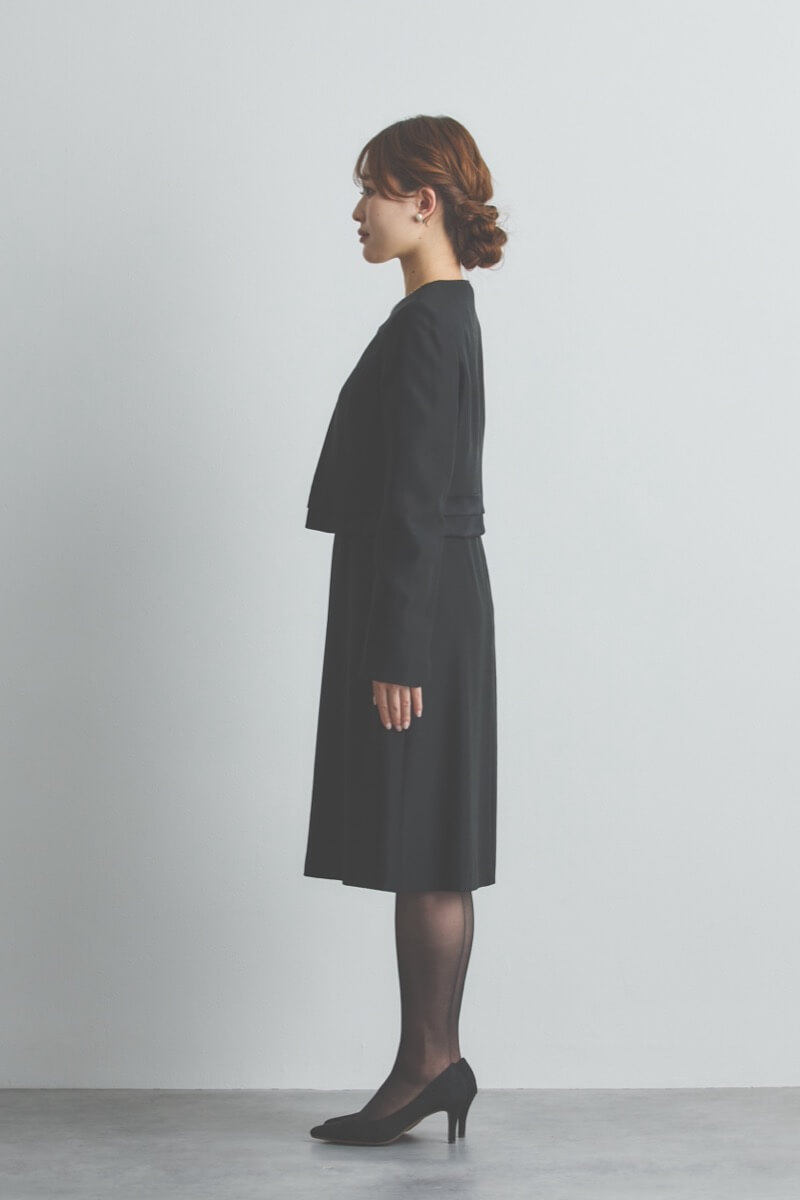 ブラックのエレガントフレア セレモニースーツセット