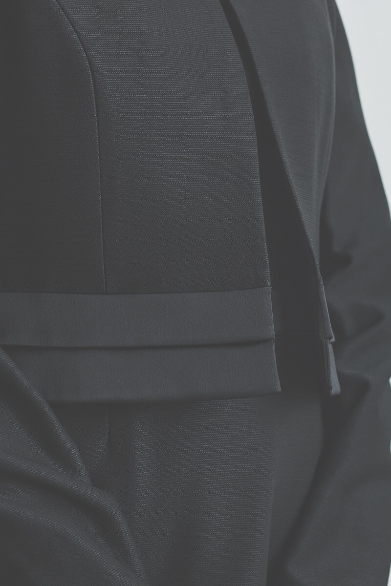 ブラックのエレガントフレア セレモニースーツセット