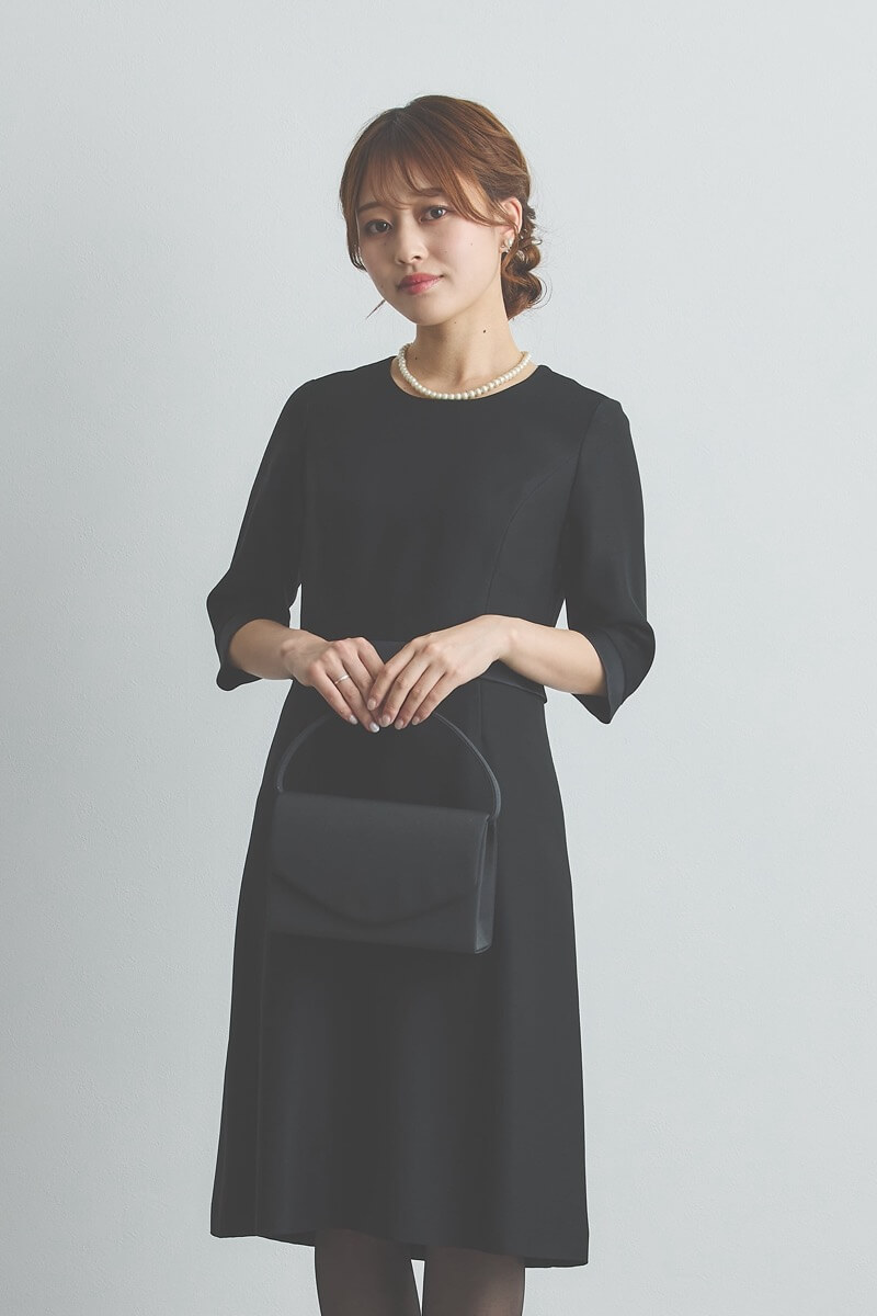 ブラックのエレガントフレア セレモニースーツセット