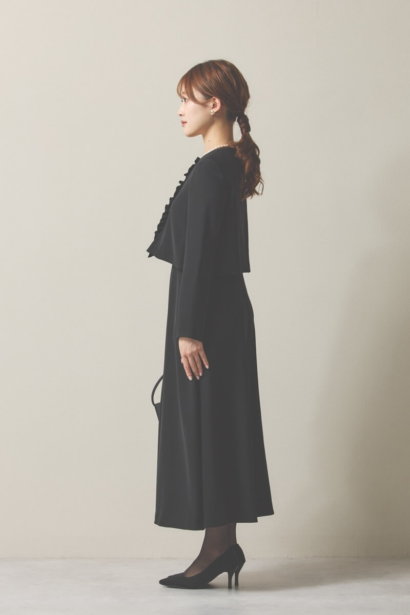 ブラックのフリル付きボレロセレモニースーツセット