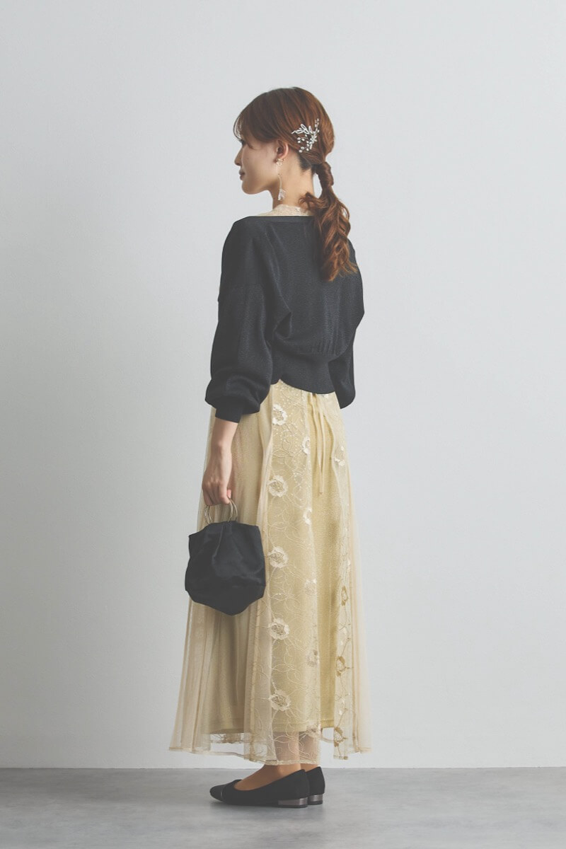 イエローのシャイニーコードレースドレス