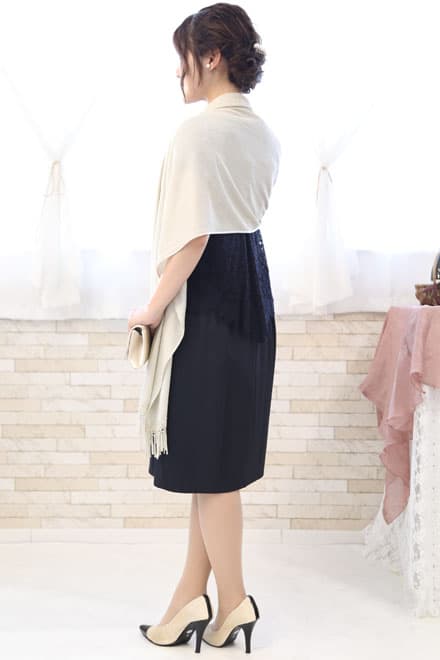 ネイビーのレーストップスセパレートドレス