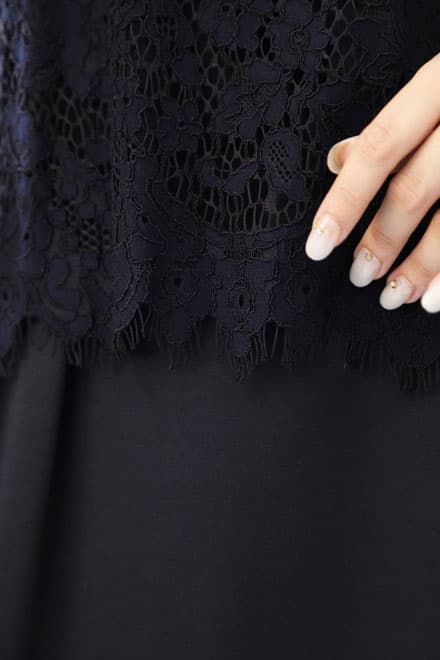 ネイビーのレーストップスセパレートドレス