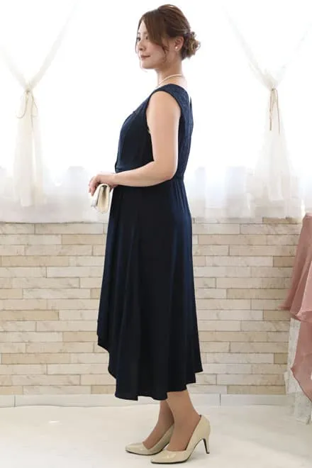 ネイビーのノースリーブイレギュラーヘムドレス